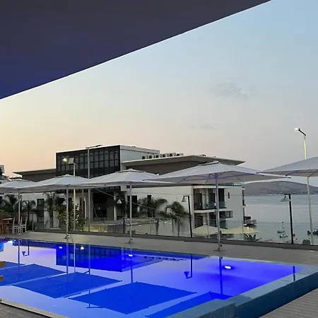 Kostanca Pool & Bay
